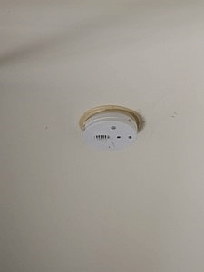 Uređaj za pokretanje alarma